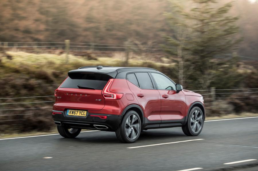  Volvo XC40 D4 R-Design 2017 года  (UK) (фото 19 из 40)